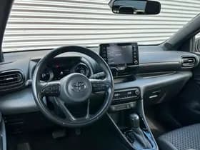 Toyota Yaris 1.5 Hybrid Executive Bi-Tone thumbnail 9