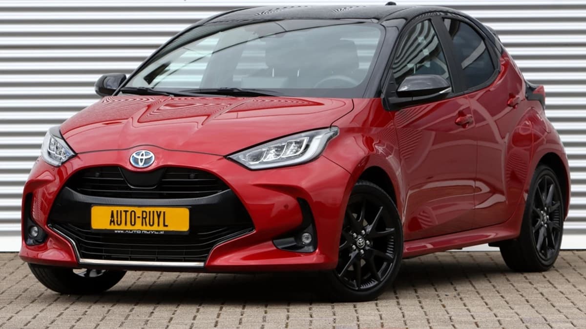 Toyota Yaris 1.5 Hybrid Executive Bi-Tone JBL / HUD — foto 1