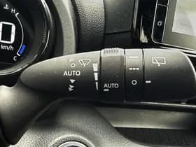 Toyota Yaris 1.5 Hybrid Executive Bi-Tone JBL / HUD thumbnail 25