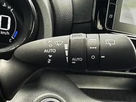 Toyota Yaris 1.5 Hybrid Executive Bi-Tone thumbnail 16