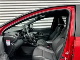 Toyota Yaris 1.5 Hybrid Executive Bi-Tone thumbnail 5