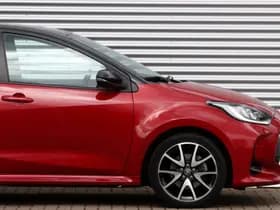 Toyota Yaris 1.5 Hybrid Executive Bi-Tone thumbnail 8