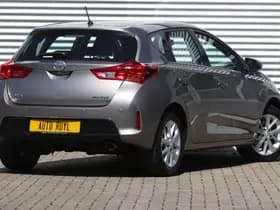 Toyota Auris thumbnail 2