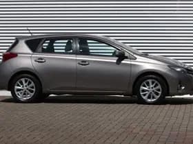 Toyota Auris thumbnail 3