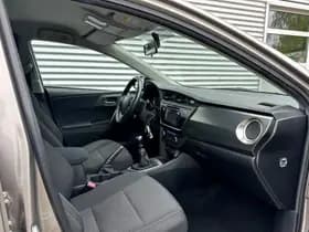 Toyota Auris thumbnail 4