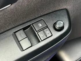 Toyota Yaris thumbnail 25