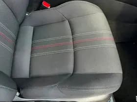 Toyota C-HR thumbnail 15