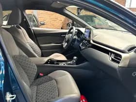 Toyota C-HR thumbnail 4