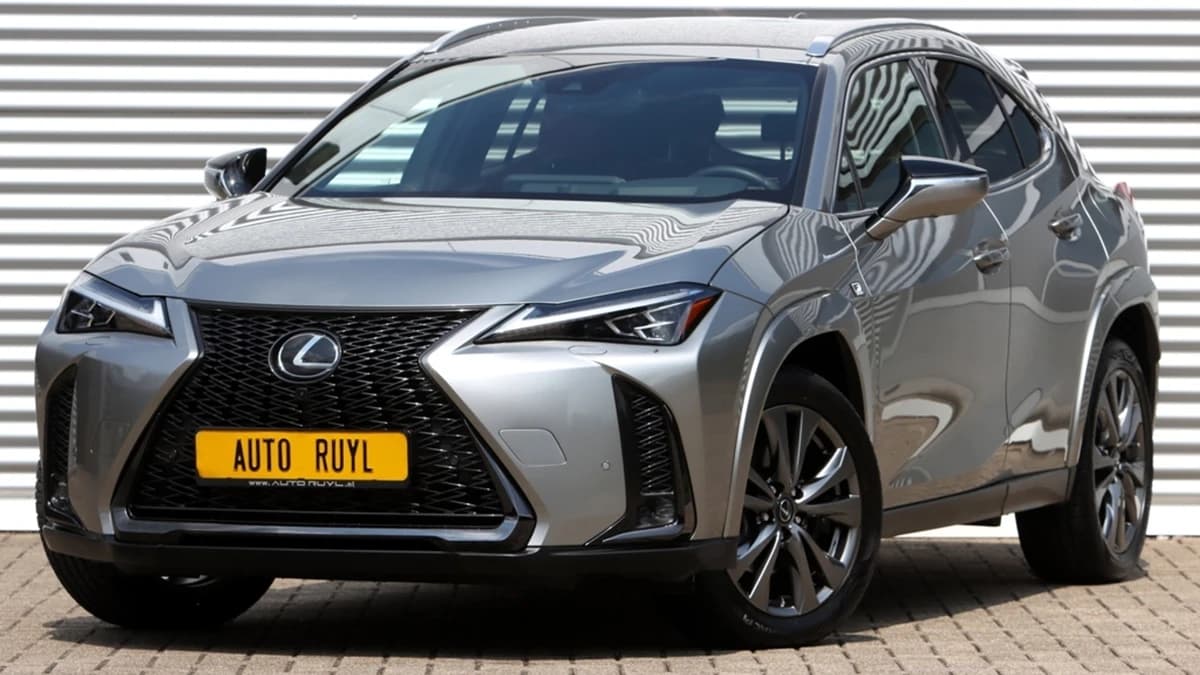 Lexus UX — foto 1