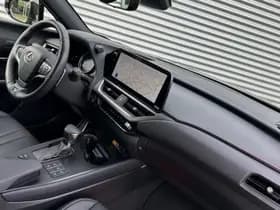 Lexus UX thumbnail 13