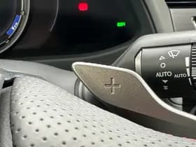 Lexus UX thumbnail 24