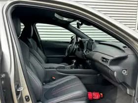 Lexus UX thumbnail 4