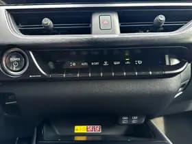 Lexus UX thumbnail 35