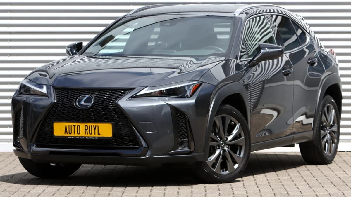 Lexus UX — foto 1