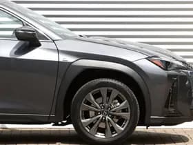 Lexus UX thumbnail 6