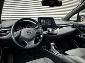 Toyota C-HR thumbnail 9