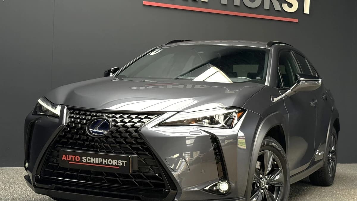 Lexus UX — foto 1
