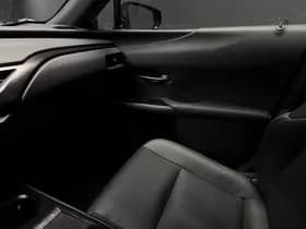 Lexus UX thumbnail 15