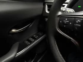 Lexus UX thumbnail 17