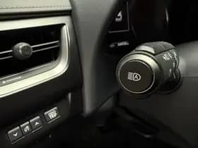 Lexus UX thumbnail 24