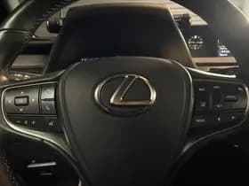Lexus UX thumbnail 10