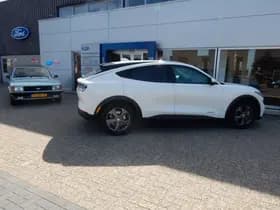 Ford Mustang Mach-E RWD 270PK 75 kWh thumbnail 3