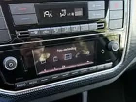 Volkswagen Up thumbnail 10