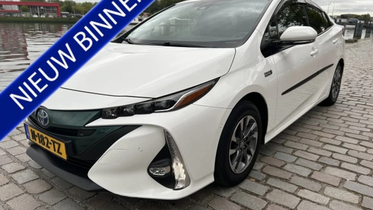 Toyota Prius 1.8 Plug-in Business Plus — foto 1
