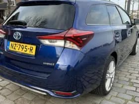 Toyota Auris 1.8 Hybrid Dynamic thumbnail 2