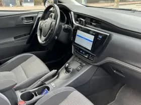 Toyota Auris 1.8 Hybrid Dynamic thumbnail 3