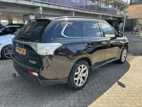 Mitsubishi Outlander thumbnail 2