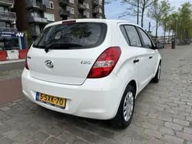 Hyundai i20 thumbnail 2