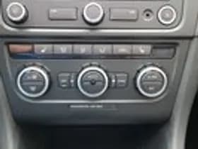 Volkswagen Golf thumbnail 24