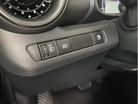Toyota C-HR thumbnail 30