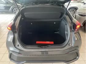 Toyota C-HR thumbnail 6