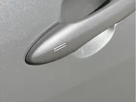 Toyota Yaris 1.5 Hybrid 115 First Edition Automaat thumbnail 18