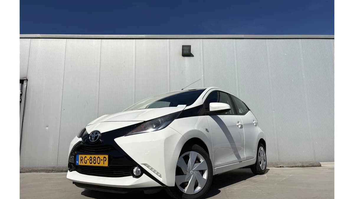 Toyota Aygo 1.0 Vvt-I X-Play — foto 1