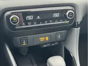 Toyota Yaris 1.5 Hybrid 130 Executive thumbnail 7