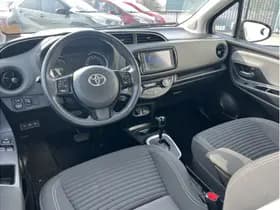 Toyota Yaris 1.5 Hybrid Dynamic thumbnail 8