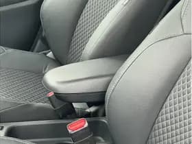 Toyota Yaris thumbnail 8