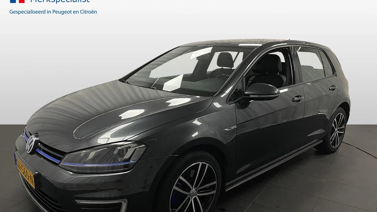 Volkswagen Golf — foto 1