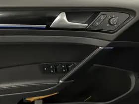 Volkswagen Golf thumbnail 31
