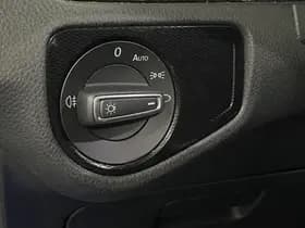 Volkswagen Golf thumbnail 32