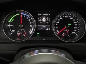 Volkswagen Golf thumbnail 35