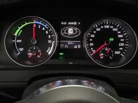 Volkswagen Golf thumbnail 97