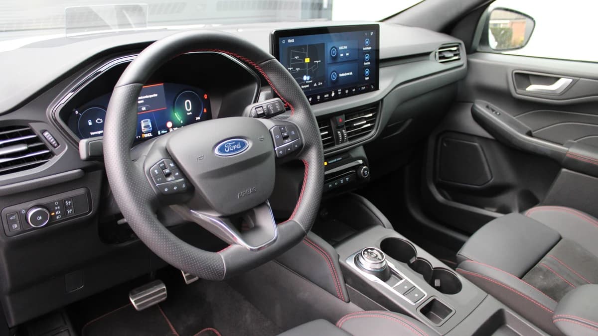 Ford Kuga 2.5 PHEV ST-Line X — foto 1