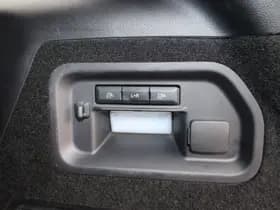 Ford Explorer 3.0 V6 EcoBoost PHEV Platinum thumbnail 49