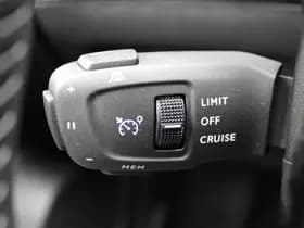 Peugeot 2008 1.2T Allure Pack thumbnail 16