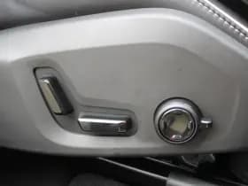 Volvo XC60 2.0 T8 Plug-in hybrid AWD Plus Black Edition thumbnail 50