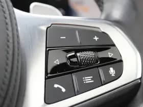 BMW 3-serie 330e xDrive M-Sport thumbnail 13